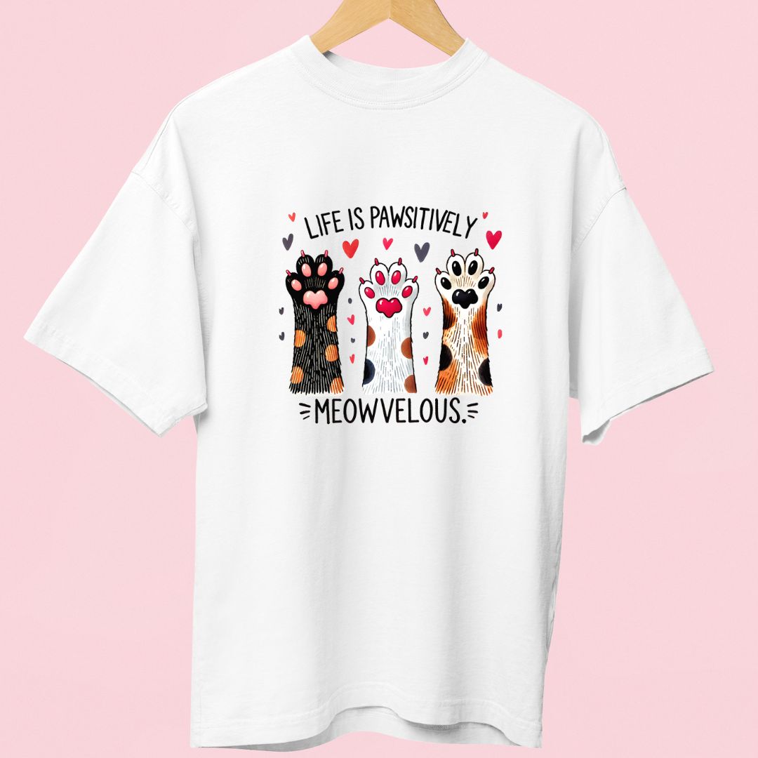 "Life is Paw-sitively Meow-velous" Oversized T-Shirt – Cute Cat Paws Design for Cat Lovers