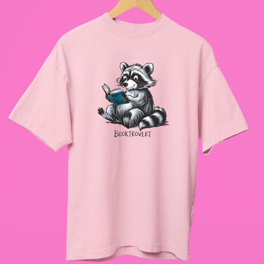 Funny Oversized "Booktrovert" T-Shirt – Cute Raccoon Reading Tee | Aesthetic & Cozy Gift for Book Lovers