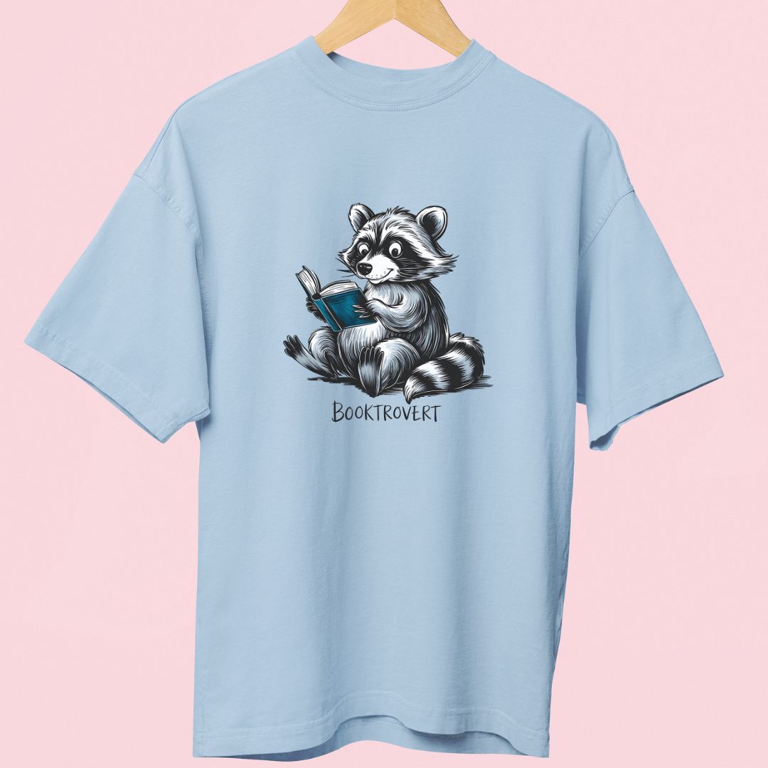 Funny Oversized "Booktrovert" T-Shirt – Cute Raccoon Reading Tee | Aesthetic & Cozy Gift for Book Lovers