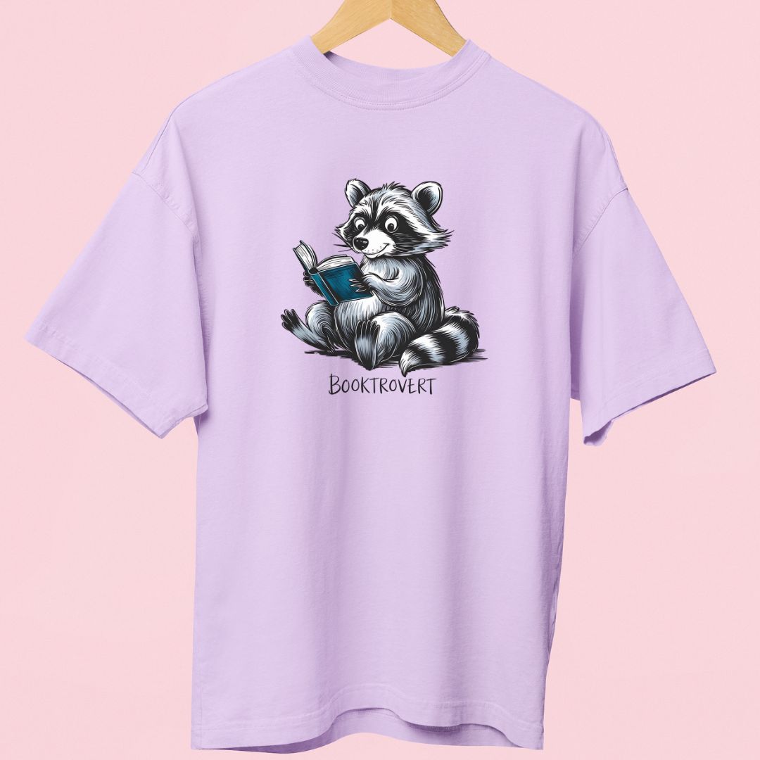 Funny Oversized "Booktrovert" T-Shirt – Cute Raccoon Reading Tee | Aesthetic & Cozy Gift for Book Lovers