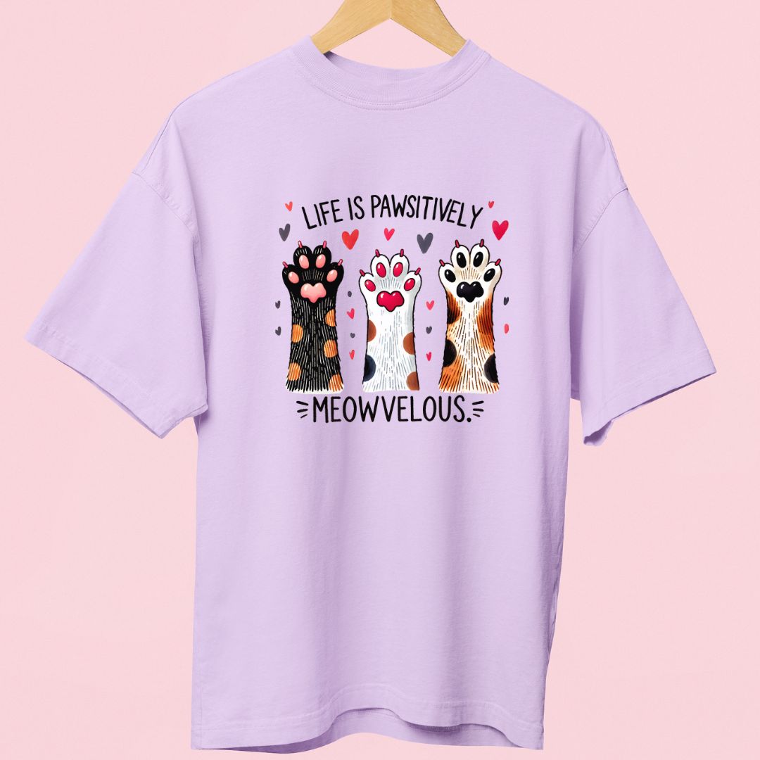 "Life is Paw-sitively Meow-velous" Oversized T-Shirt – Cute Cat Paws Design for Cat Lovers