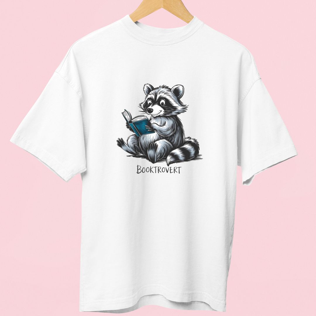 Funny Oversized "Booktrovert" T-Shirt – Cute Raccoon Reading Tee | Aesthetic & Cozy Gift for Book Lovers